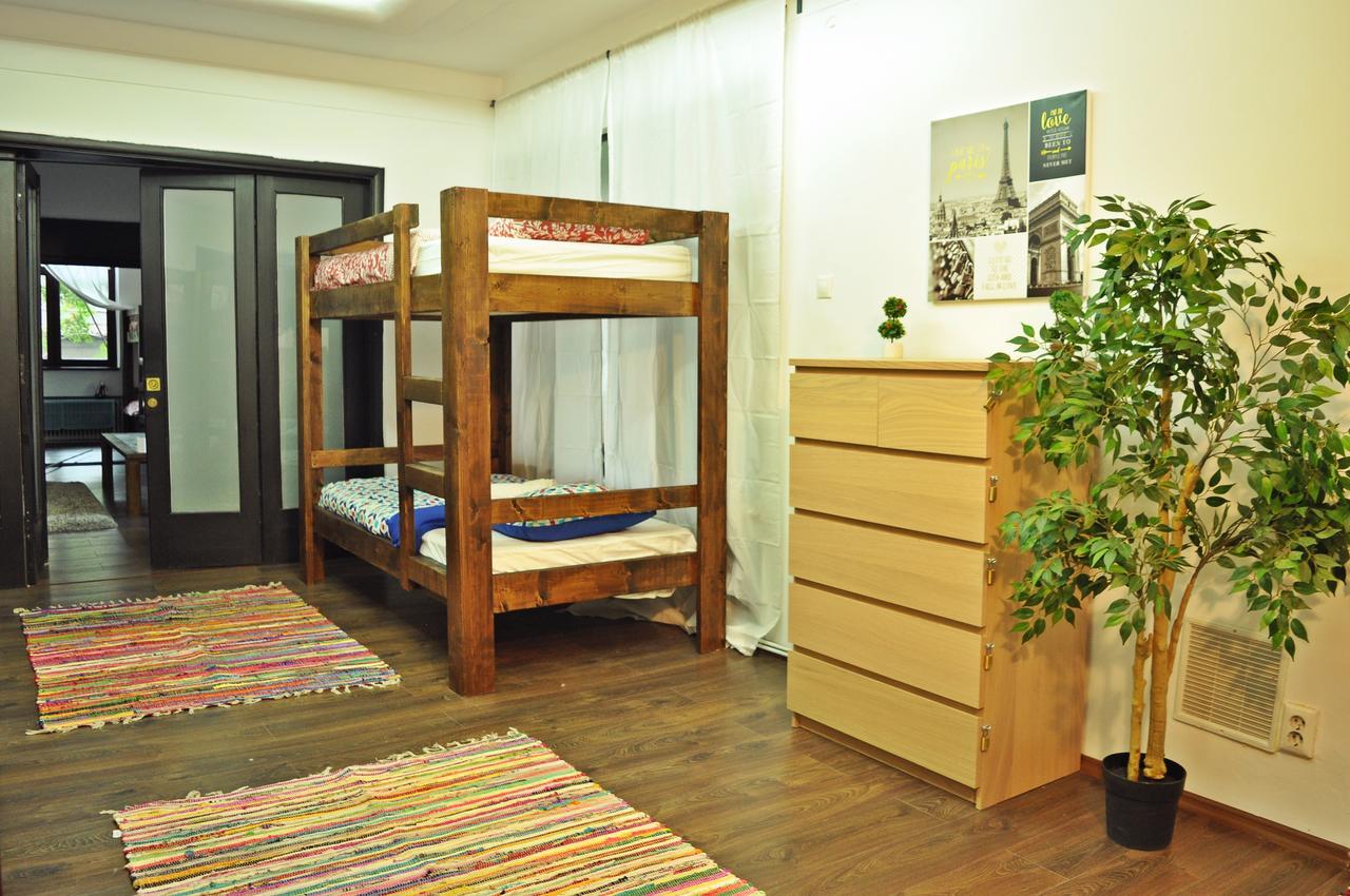 Globe Hostel Bucharest Exterior photo