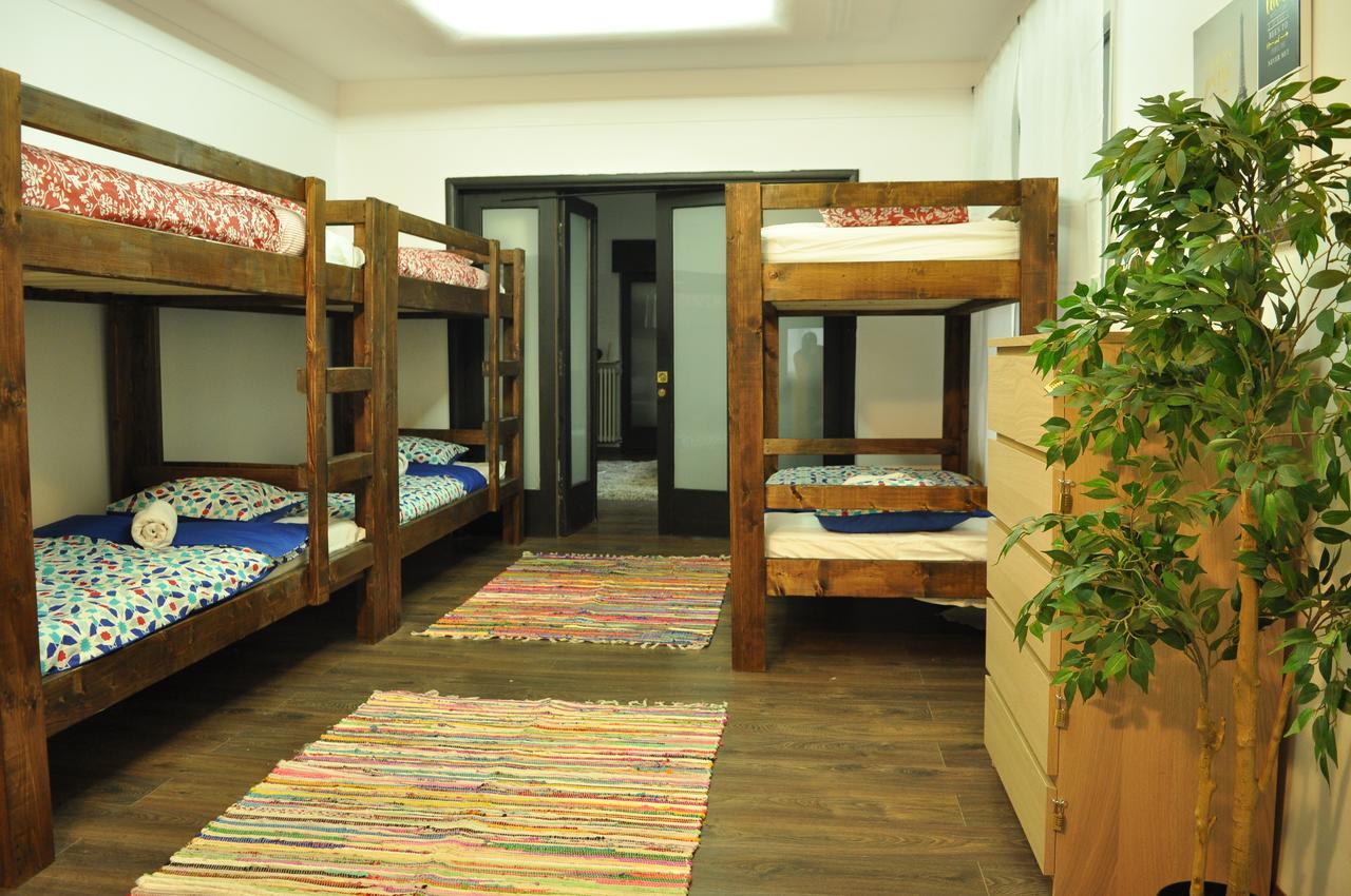 Globe Hostel Bucharest Exterior photo