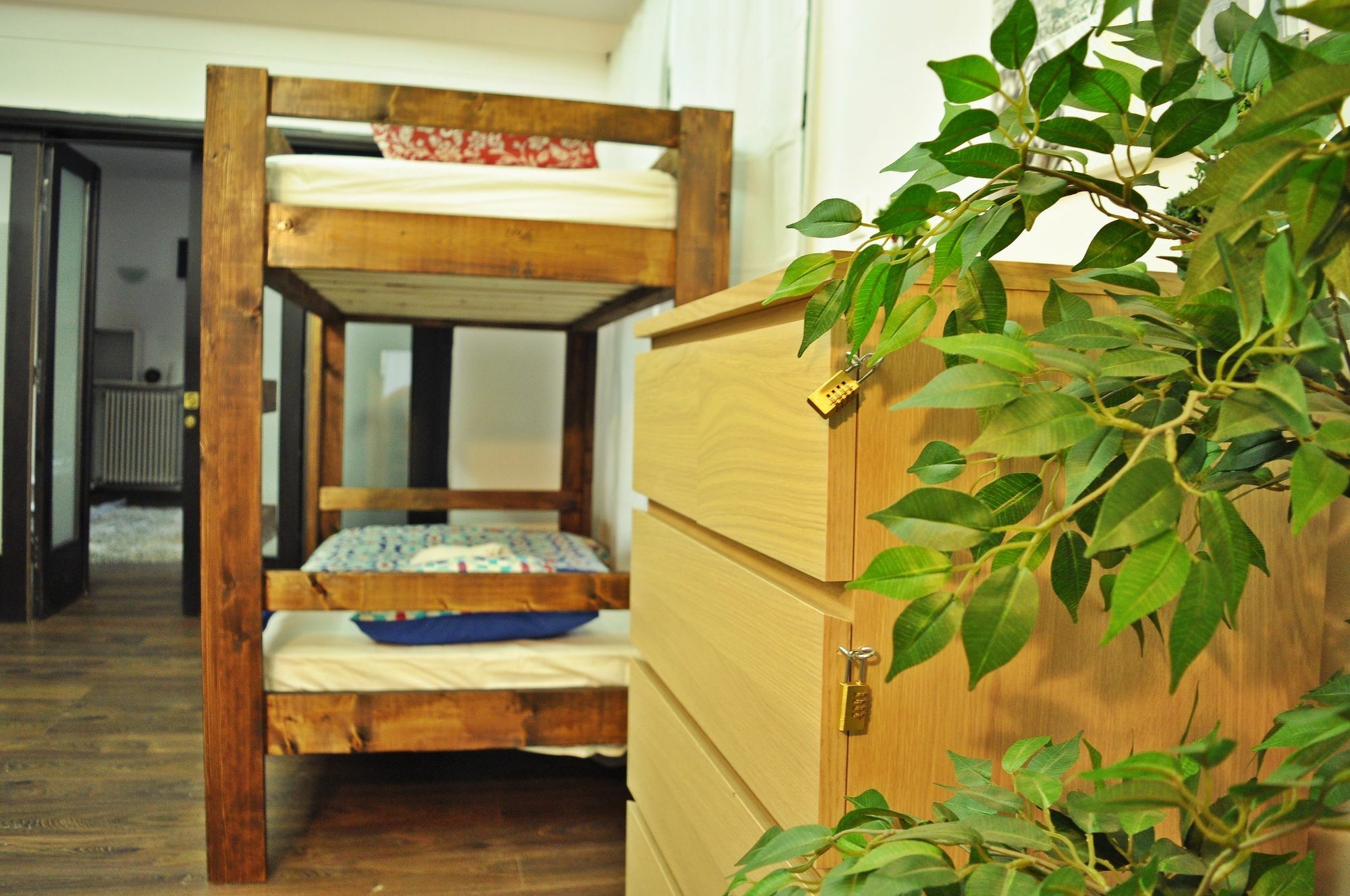Globe Hostel Bucharest Exterior photo